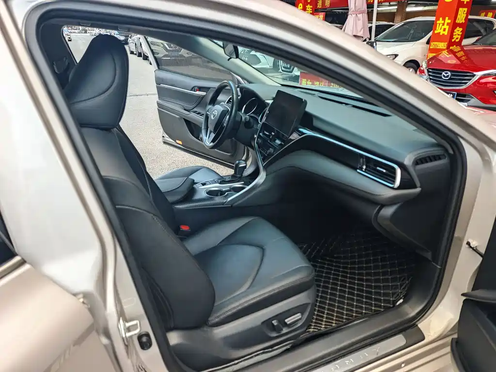 Toyota Camry 2021 2.0G Luxury