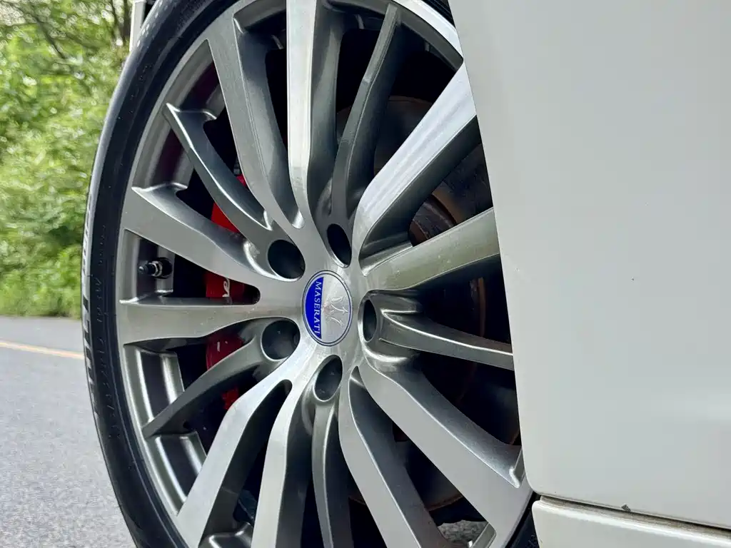 Maserati Quattroporte — миниатюра 7