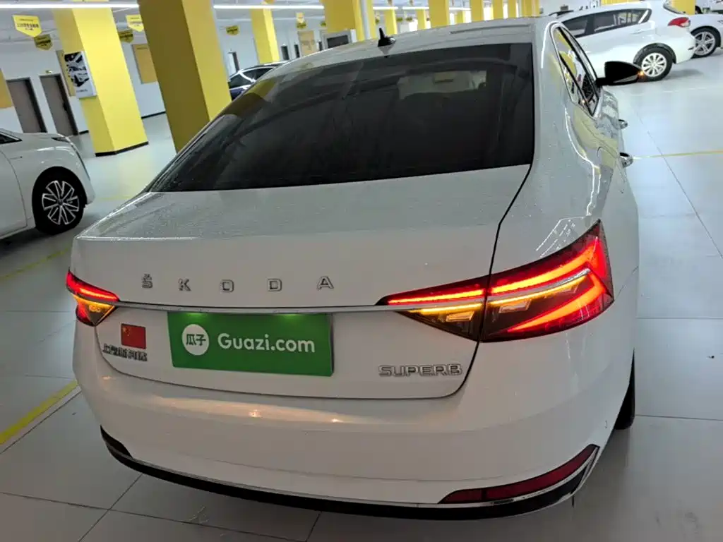 Skoda Superb — миниатюра 6
