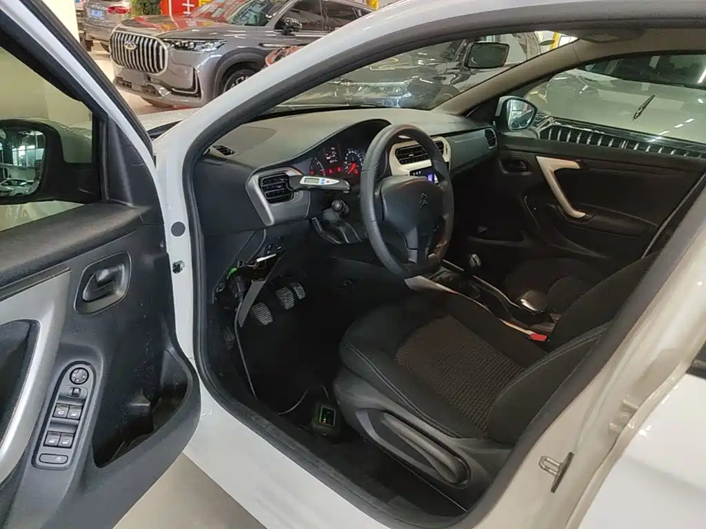 Citroen Elysee — миниатюра 16