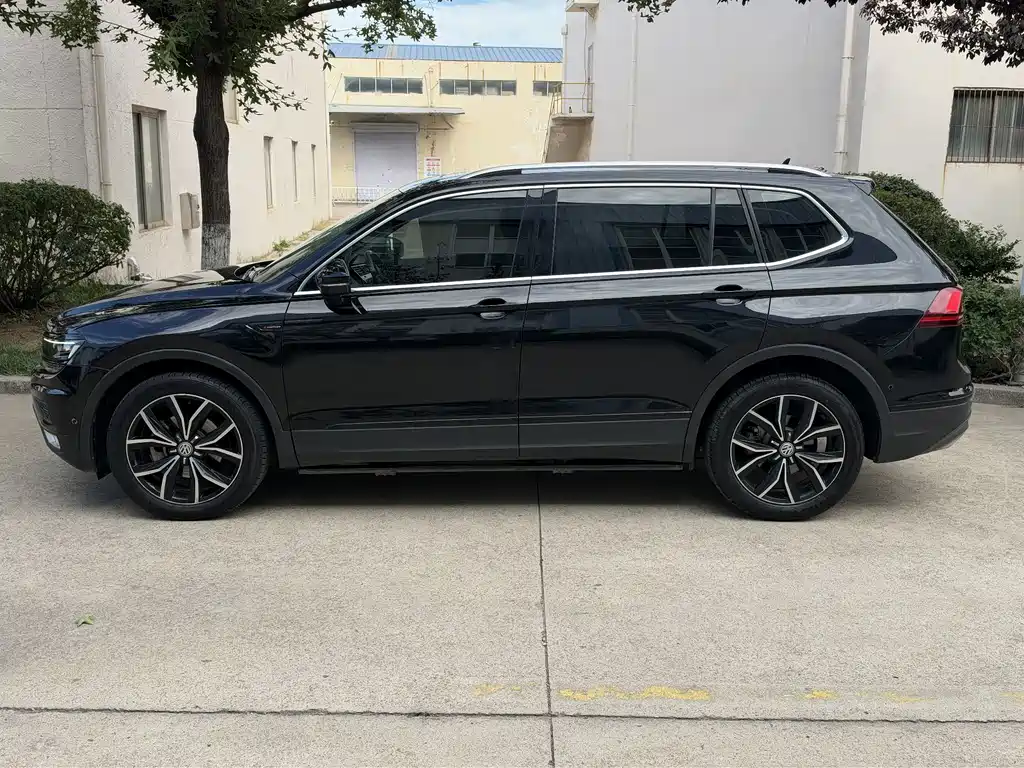 Volkswagen Tiguan L — миниатюра 2
