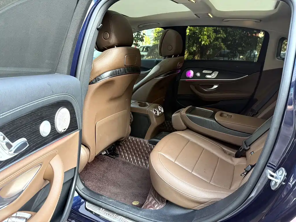 Mercedes-Benz E-Class — миниатюра 6
