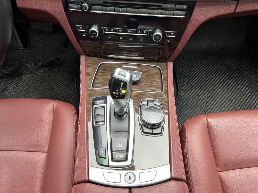BMW 7 Series — миниатюра 16