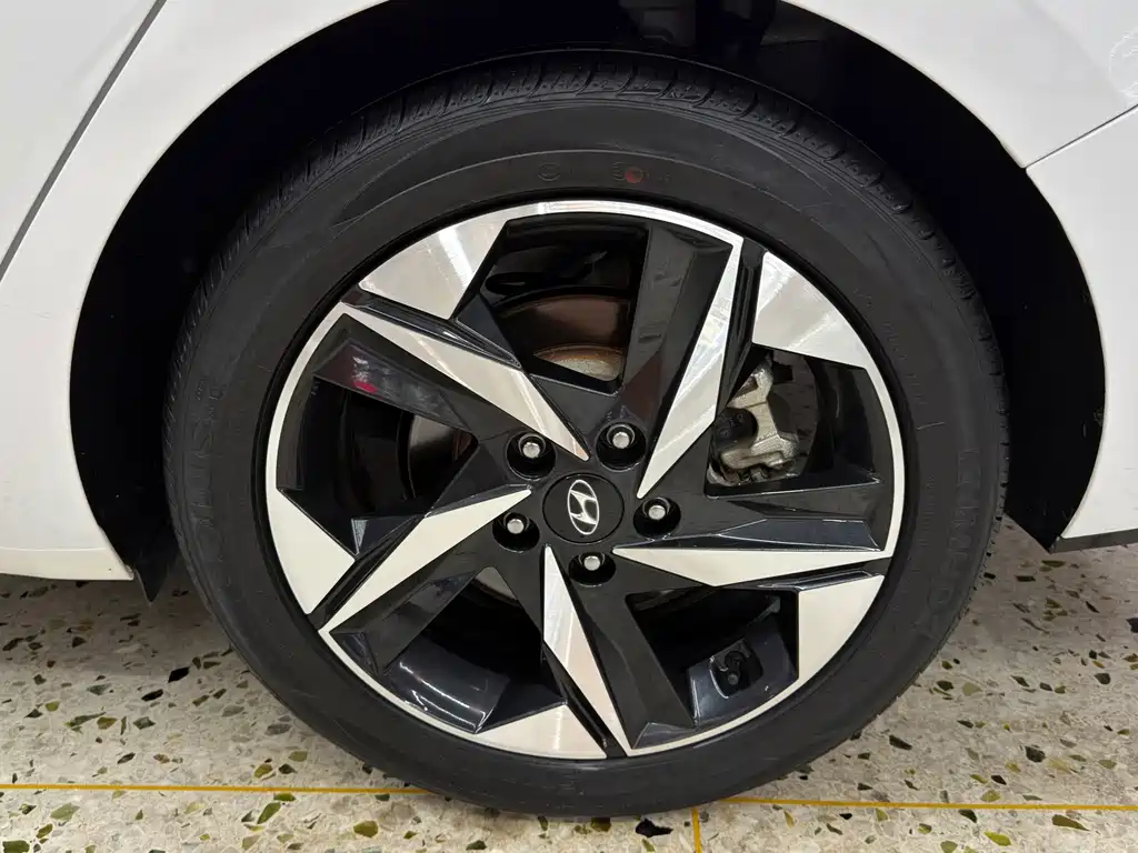 Hyundai Elantra — миниатюра 29