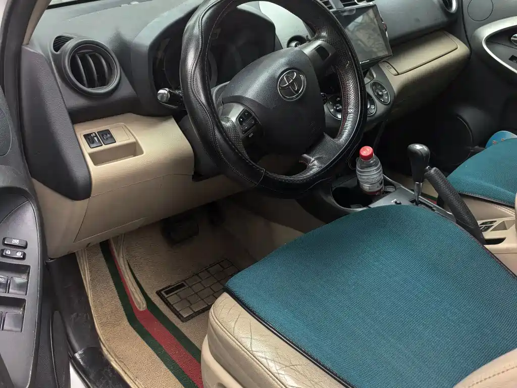 Toyota RAV4 — миниатюра 7