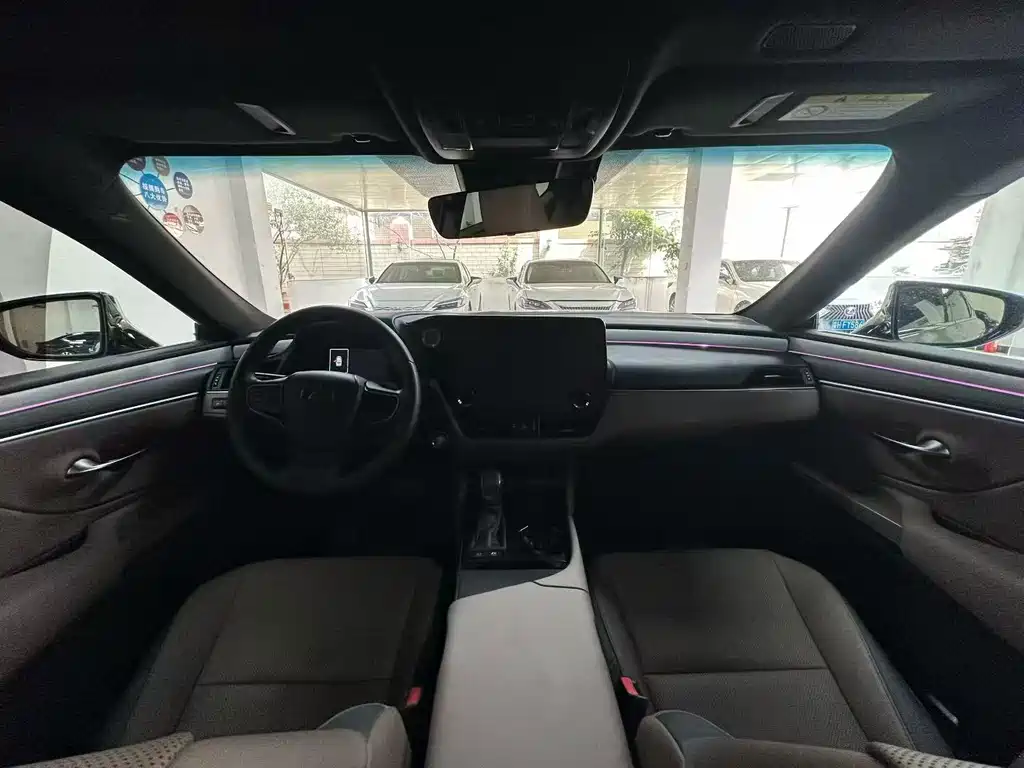 Lexus ES 2025 300h Premium