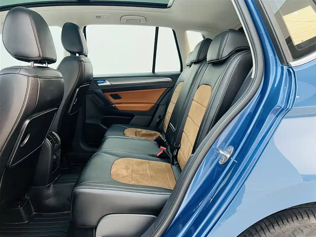 VOLKSWAGEN GOLF*JIAYU