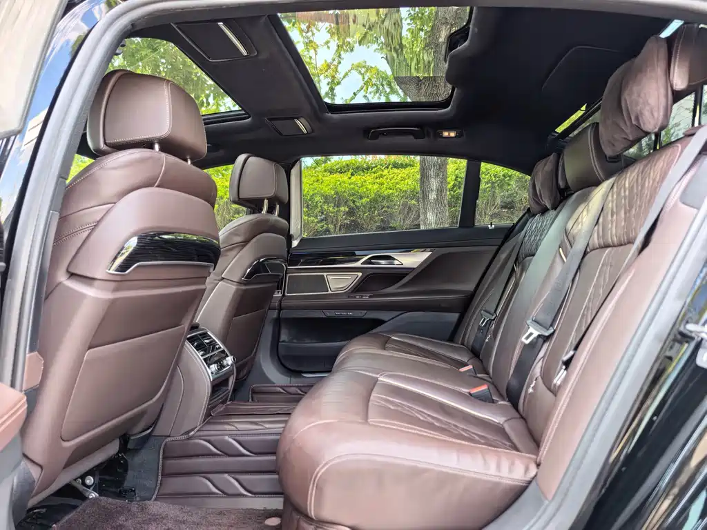 BMW 7 Series — миниатюра 8