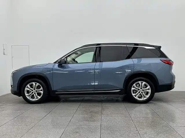 NIO ES8 2018 355KM мест