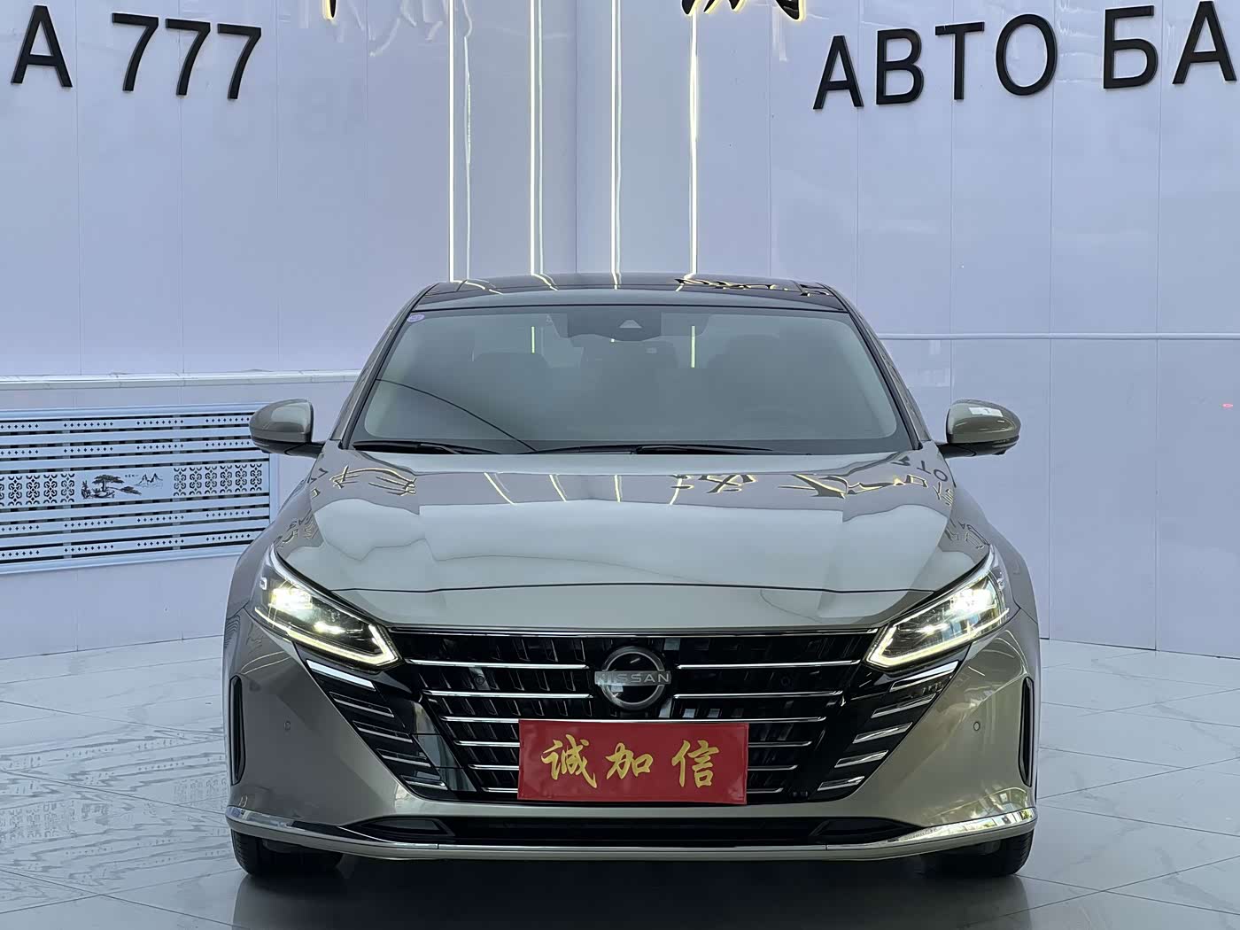 Nissan Teana 2.0 л 2023 г. Серебристо-серый, пробег 48000 км