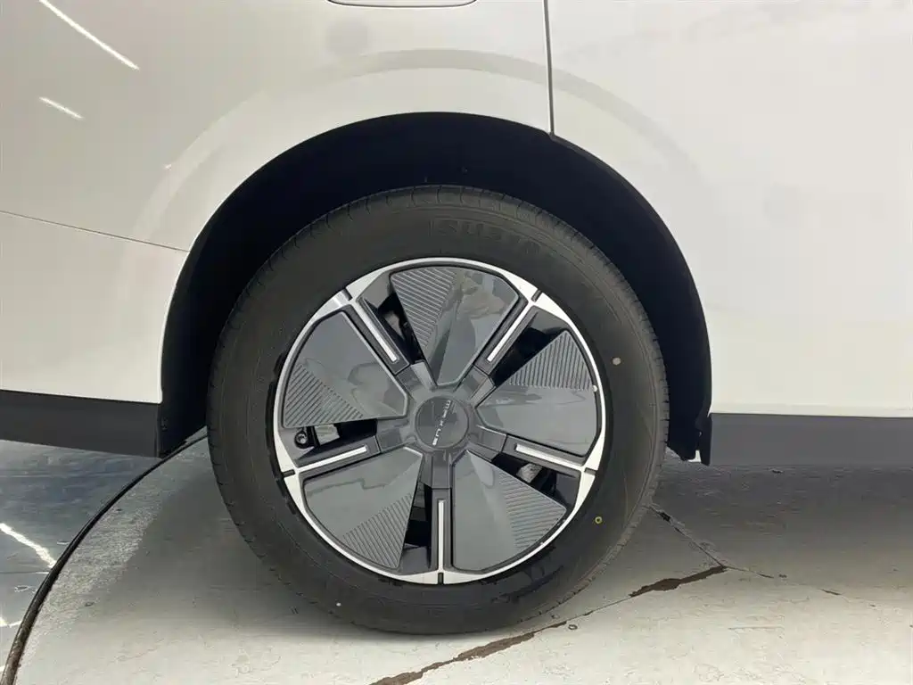 SAIC MAXUS EVERYONE 7