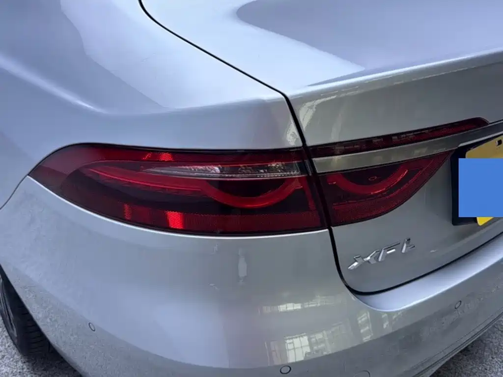 Jaguar XFL — миниатюра 10