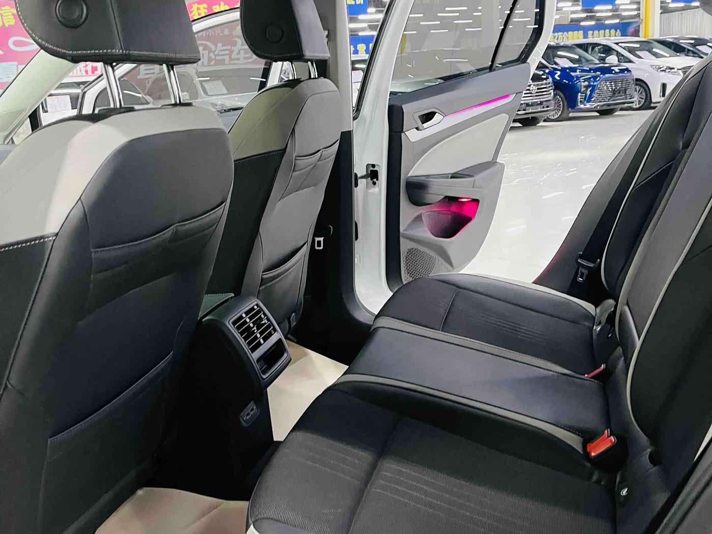 Volkswagen Golf 1.4 л 2024 г. Белый, пробег 26000 км
