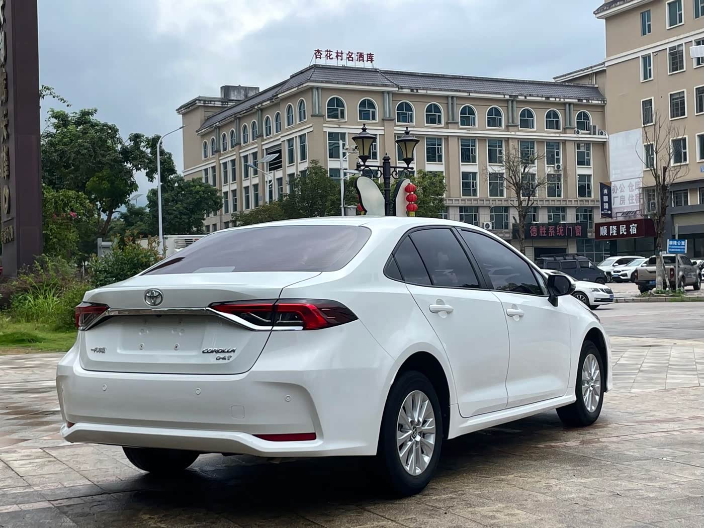 Toyota Corolla 1.2 л 2022 г. Белый, пробег 50000 км