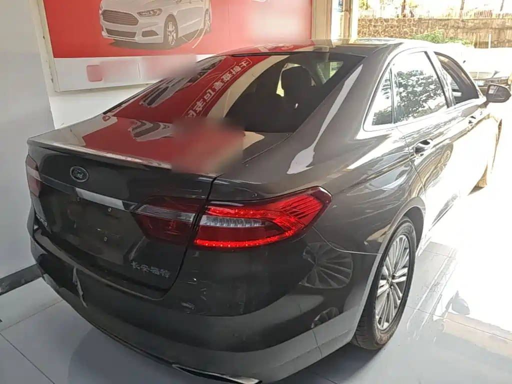 Ford Taurus — миниатюра 7
