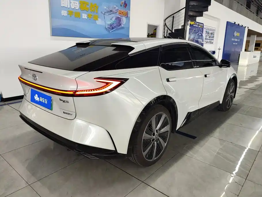 Toyota bZ5 — миниатюра 3
