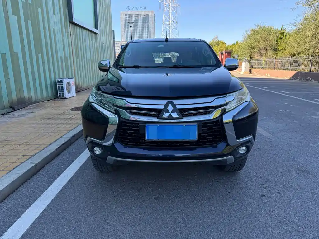 Mitsubishi Pajero (Import) — миниатюра 2