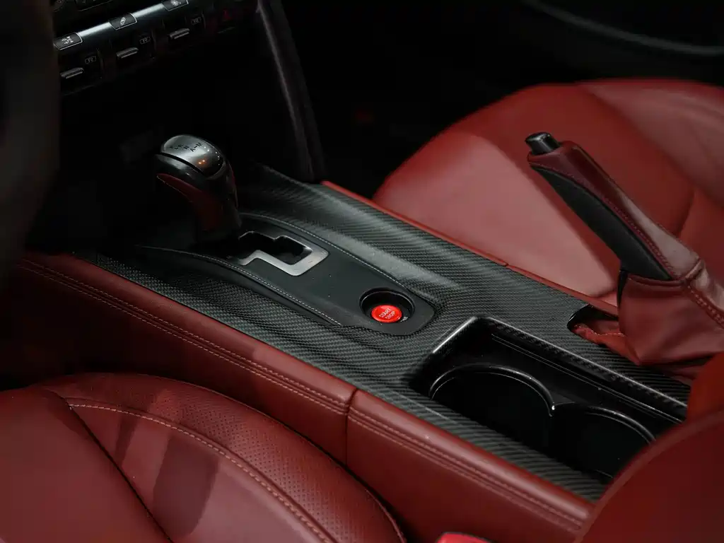 Nissan GT-R — миниатюра 6