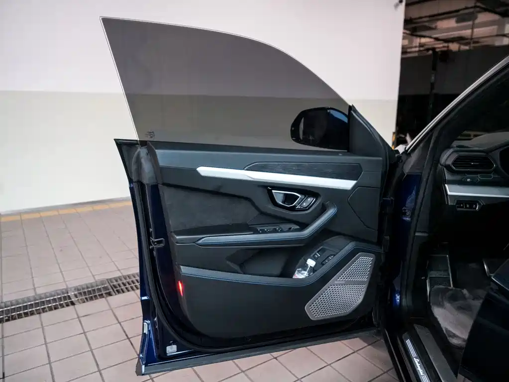 Lamborghini Urus - фото 7