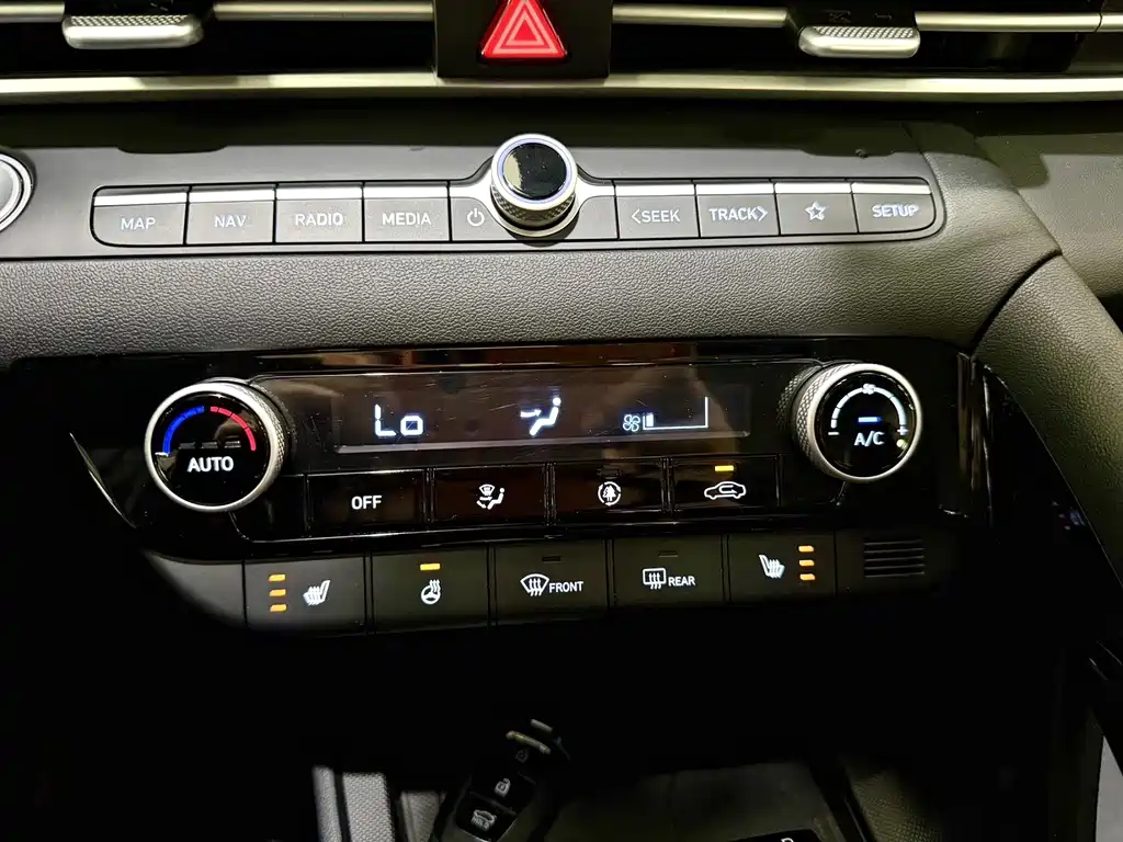 Hyundai Elantra — миниатюра 12