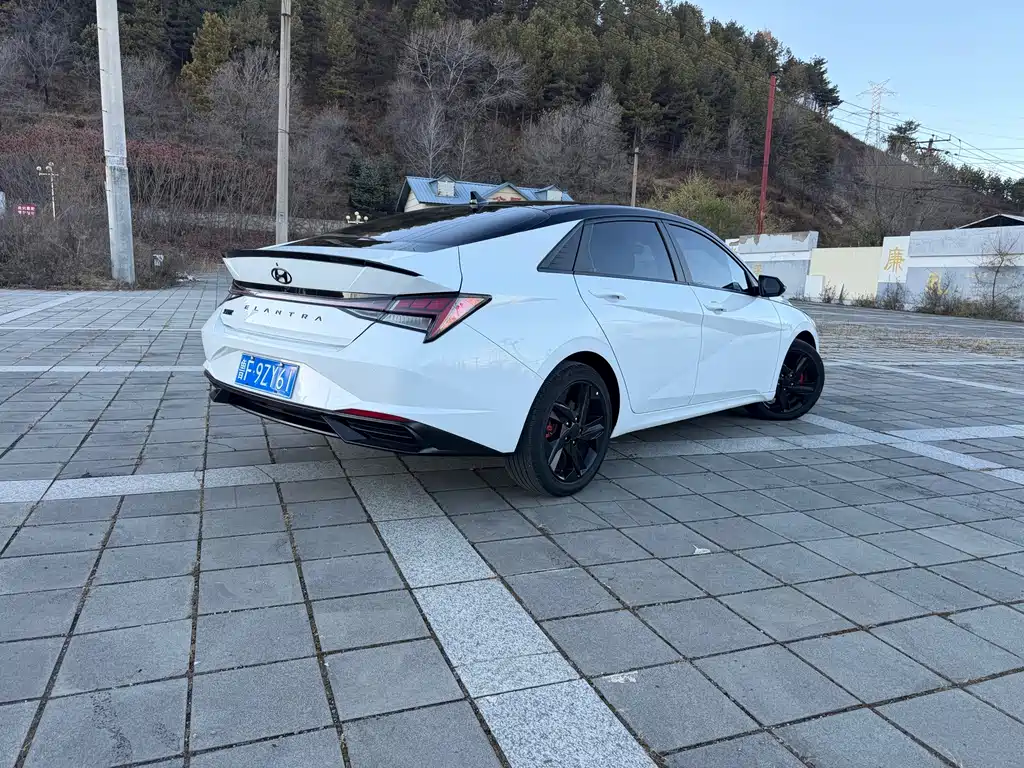 Hyundai Elantra 2022 — фото 4