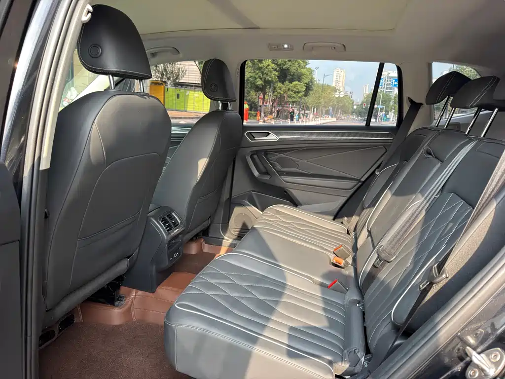 Volkswagen Tiguan L — миниатюра 6