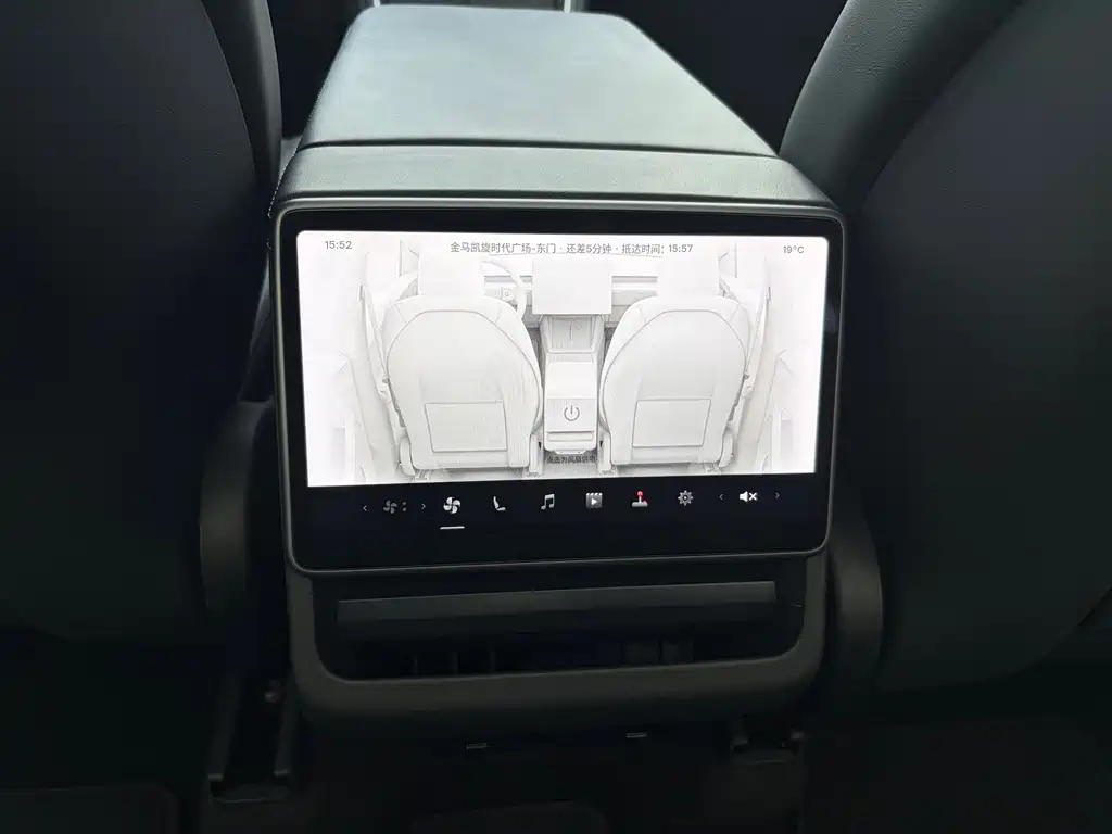 Tesla Model Y — миниатюра 14