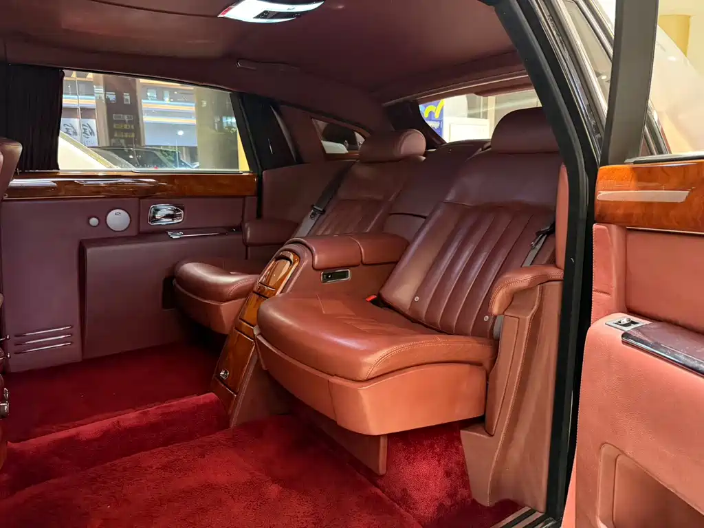 Rolls-Royce Phantom — миниатюра 7