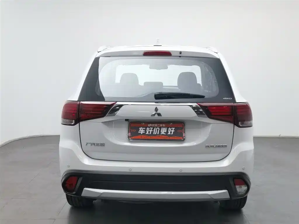 Mitsubishi Outlander 2018 2.4L Luxury 7 мест