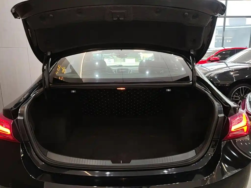 Chevrolet Malibu XL — миниатюра 19