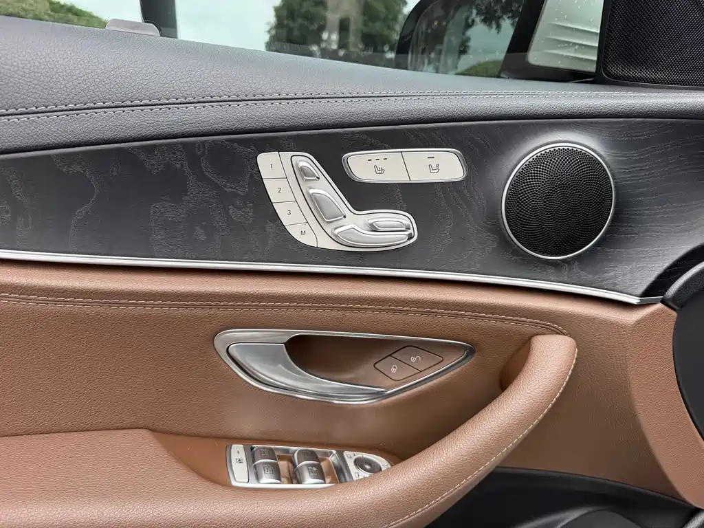 Mercedes-Benz E-Class — миниатюра 8