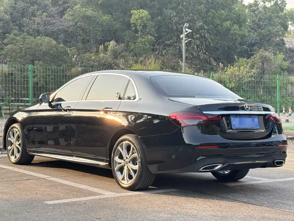 MERCEDES-BENZ E CLASS