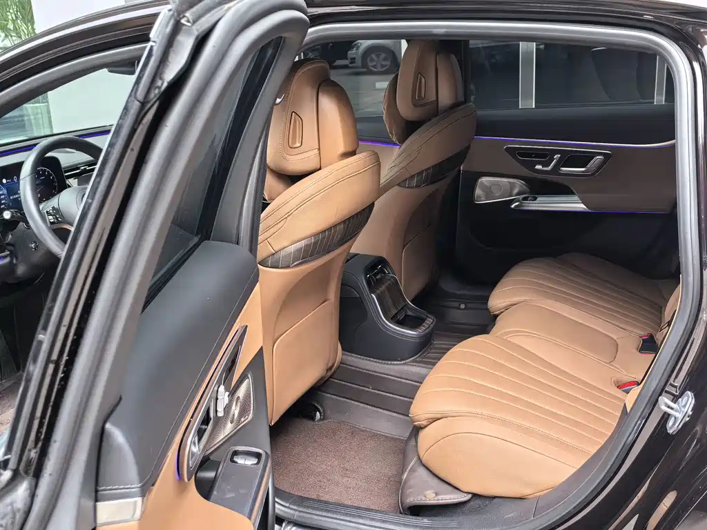 Mercedes-Benz E-Class — миниатюра 11