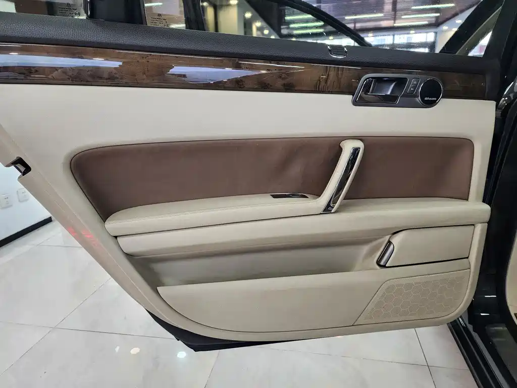 Volkswagen Phaeton — миниатюра 10