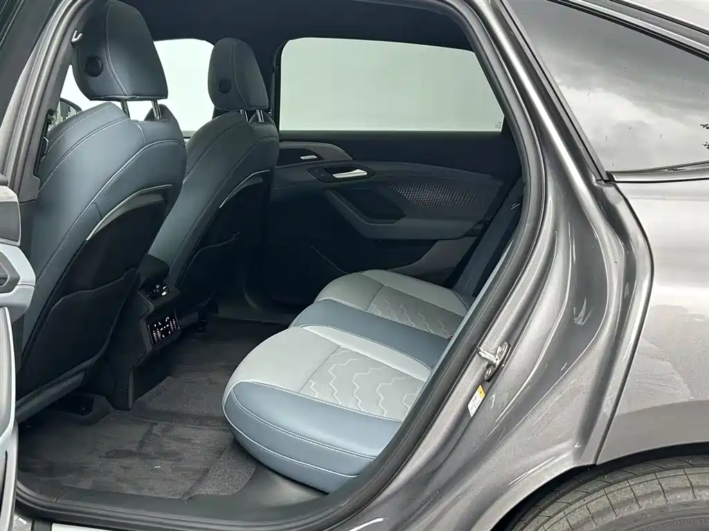 Audi A6L e-tron — миниатюра 15