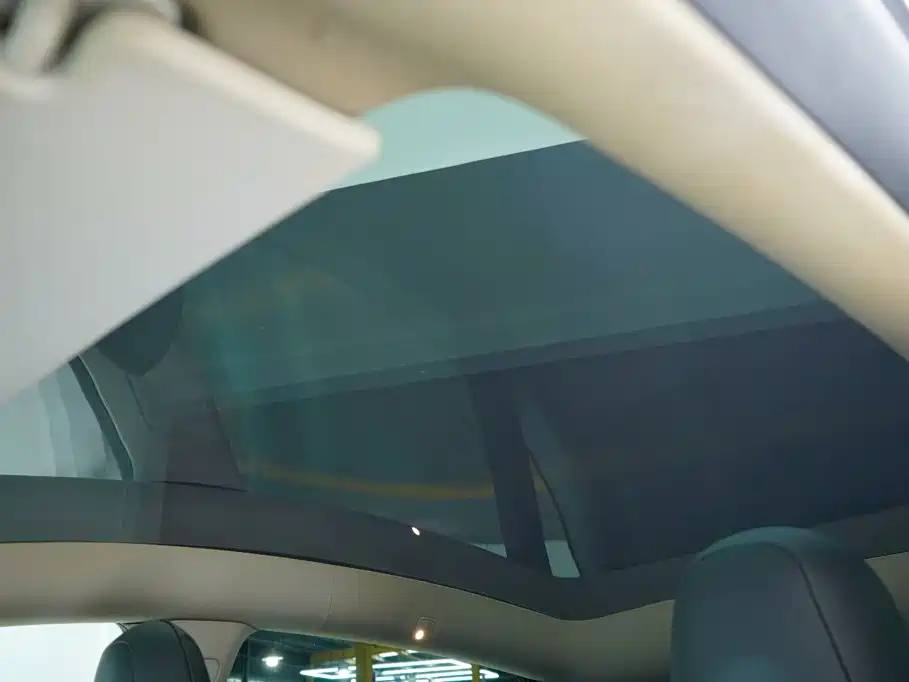 Tesla Model Y — миниатюра 6