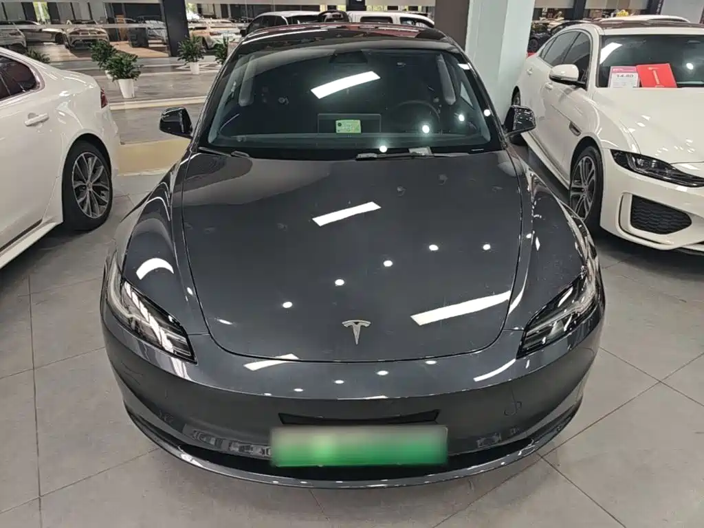 Tesla Model 3 — миниатюра 3