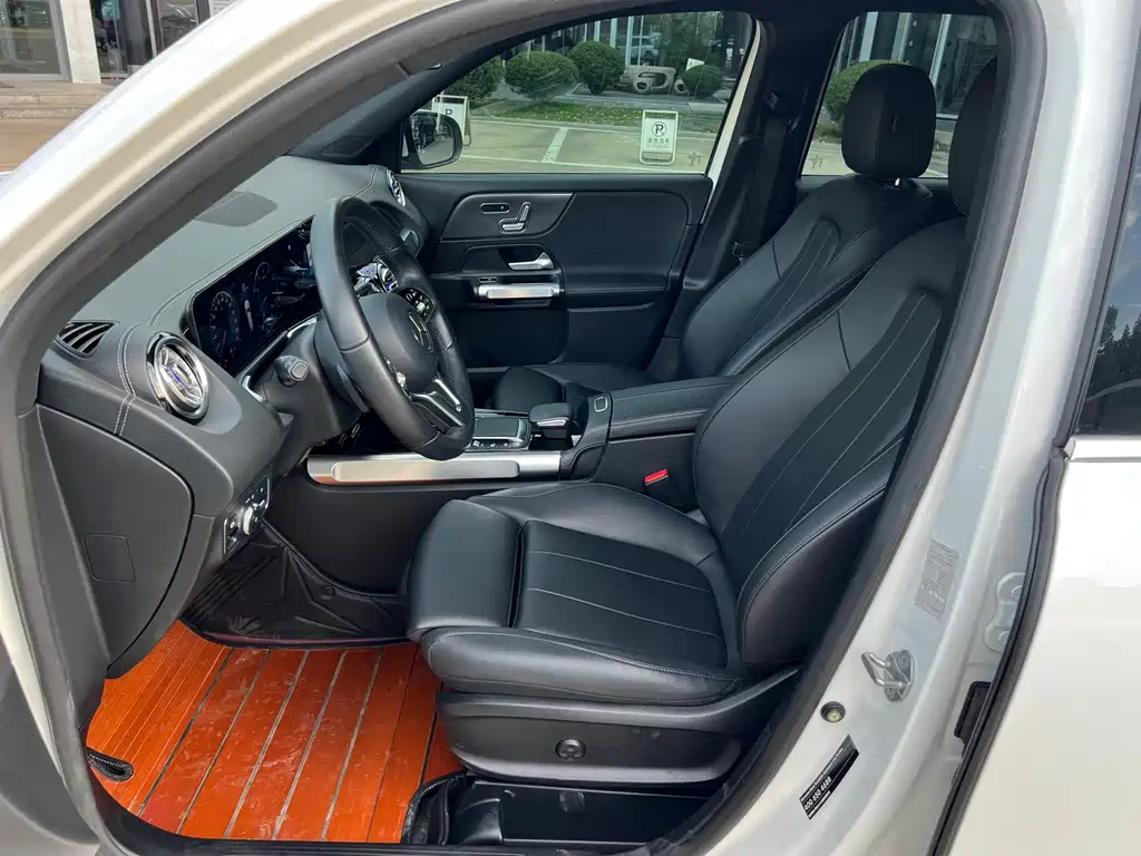 Mercedes-Benz GLB — миниатюра 8