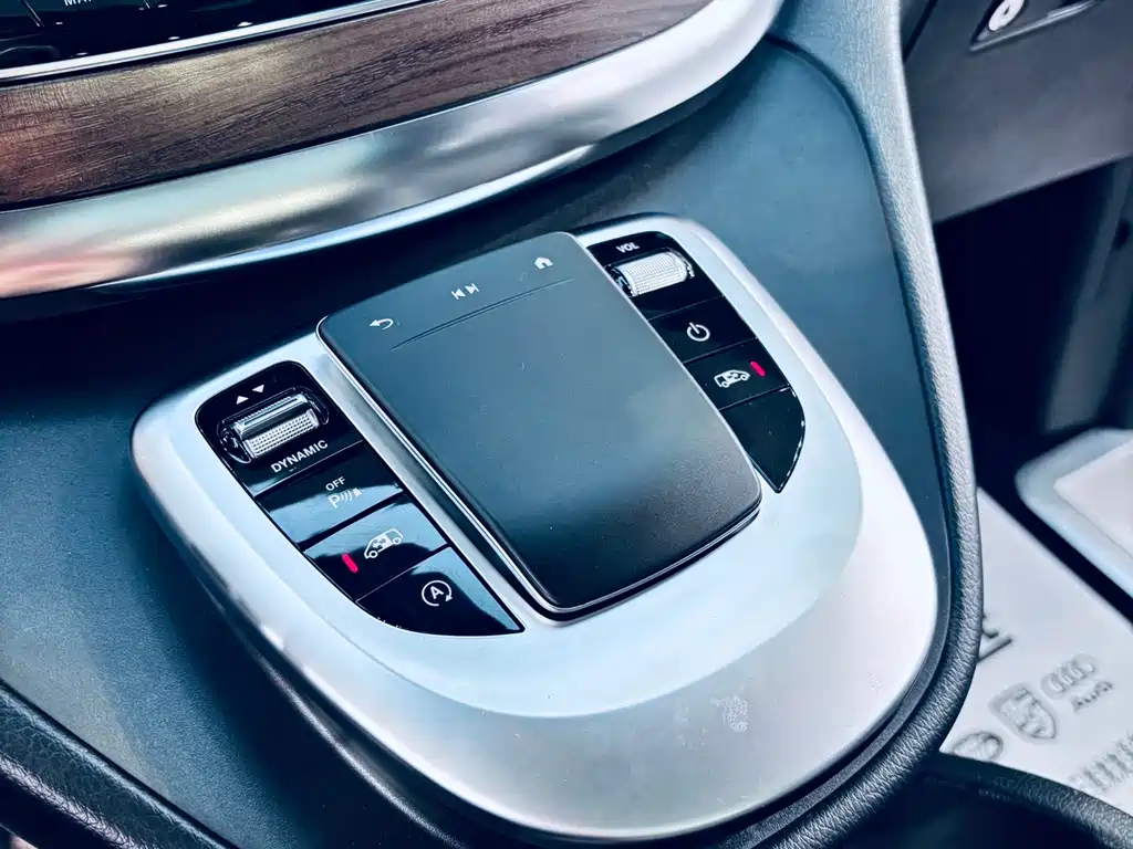 MERCEDES-BENZ V CLASS