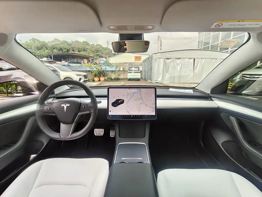 Tesla Model 3 — миниатюра 12