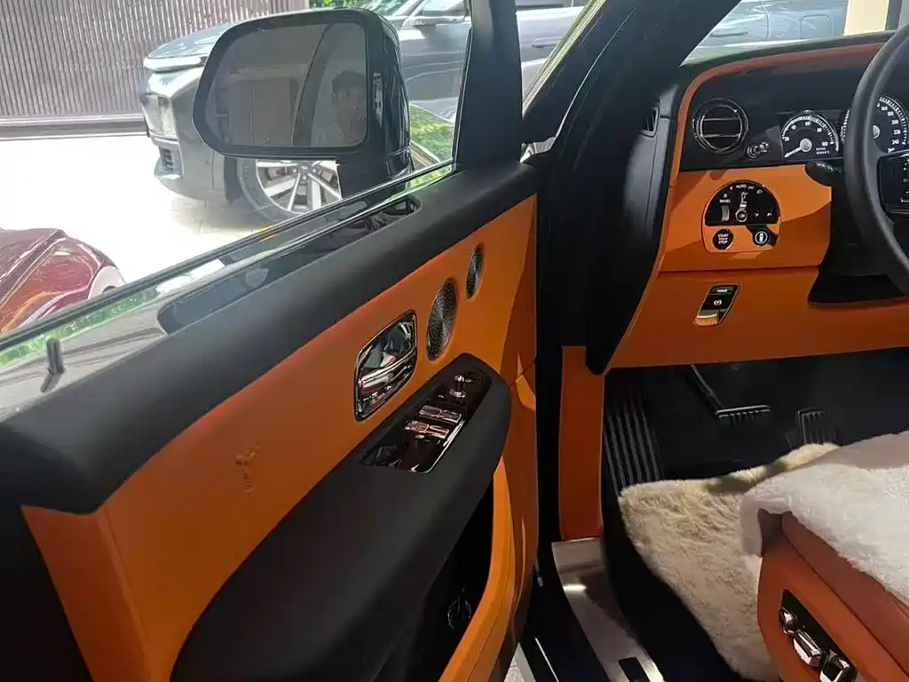 Rolls-Royce Cullinan 2018 мест