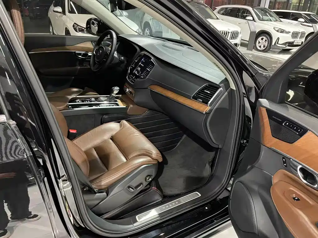 Volvo XC90 — миниатюра 9