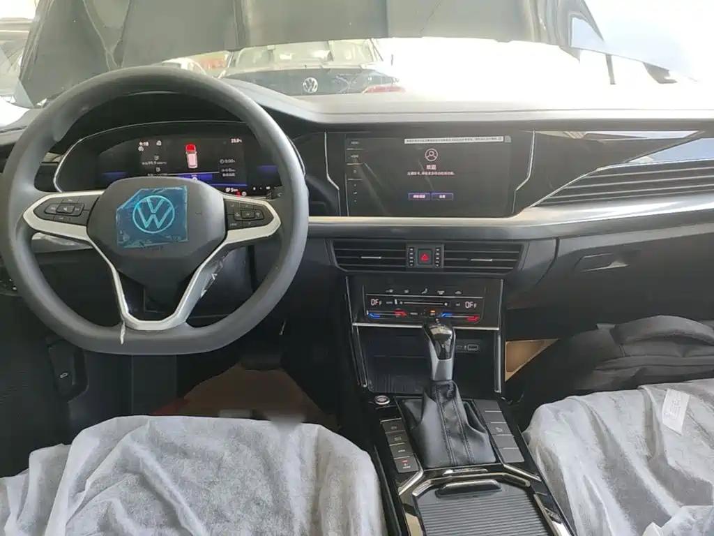 Volkswagen Passat PHEV — миниатюра 10