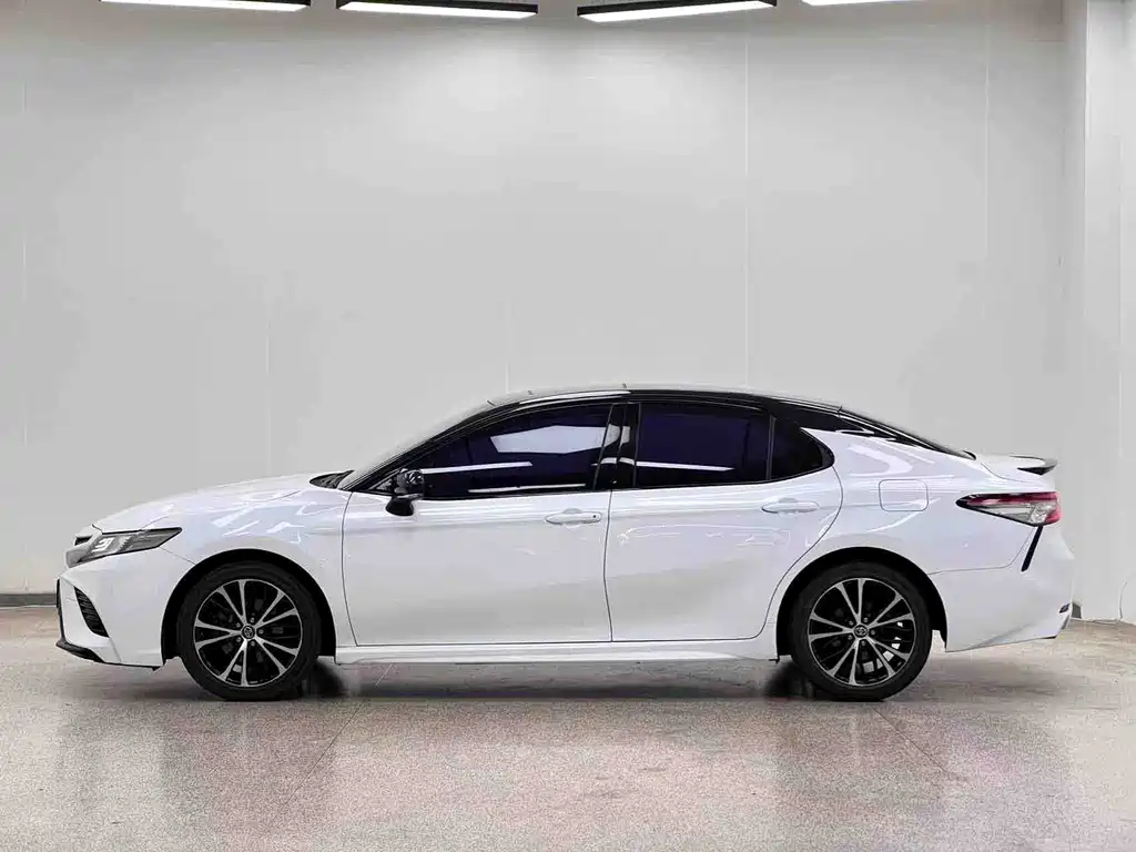 Toyota Camry — миниатюра 7