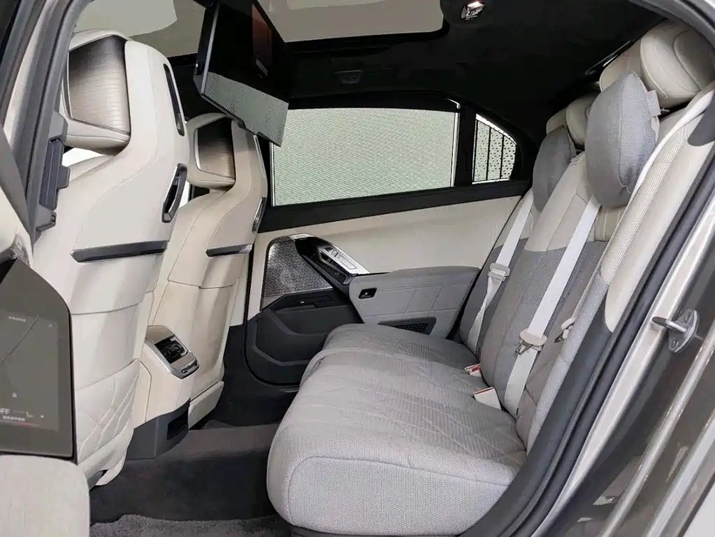 BMW i7 — миниатюра 7
