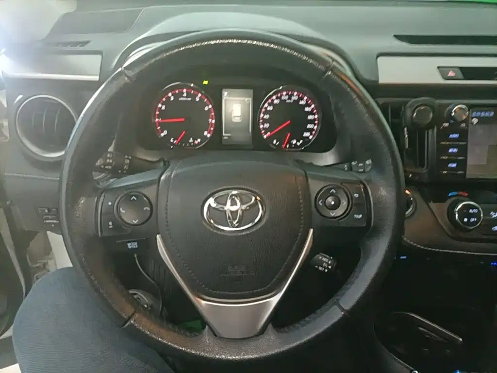 Toyota RAV4 — миниатюра 11