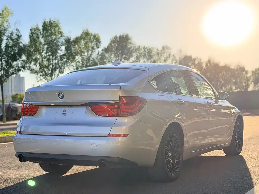 BMW 5 Series GT — миниатюра 6