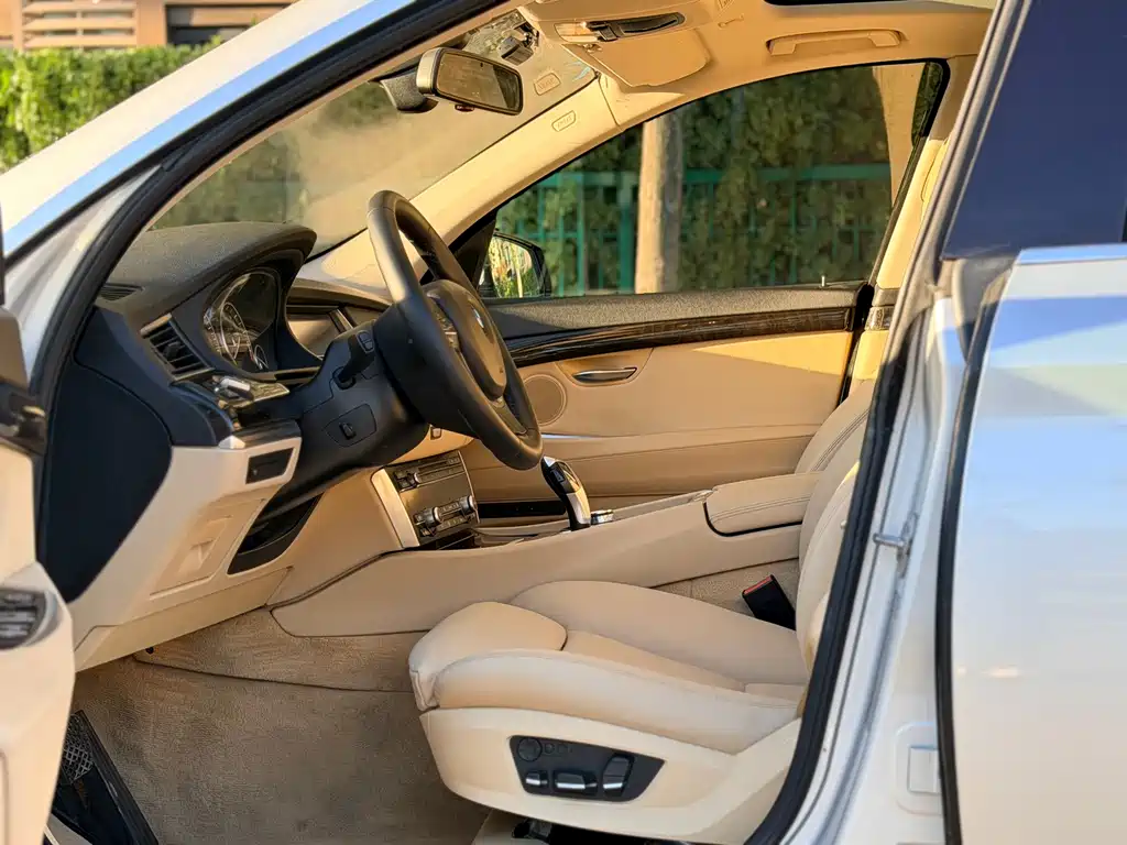 BMW 5 Series GT — миниатюра 7