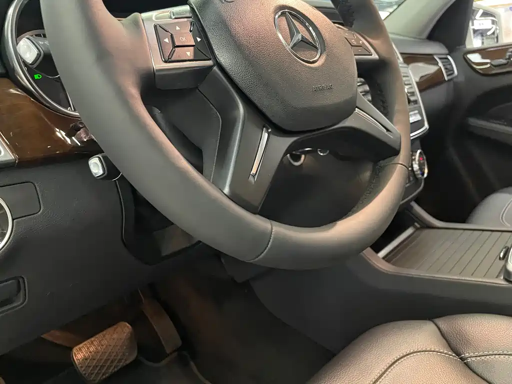 Mercedes-Benz M-Class — миниатюра 16