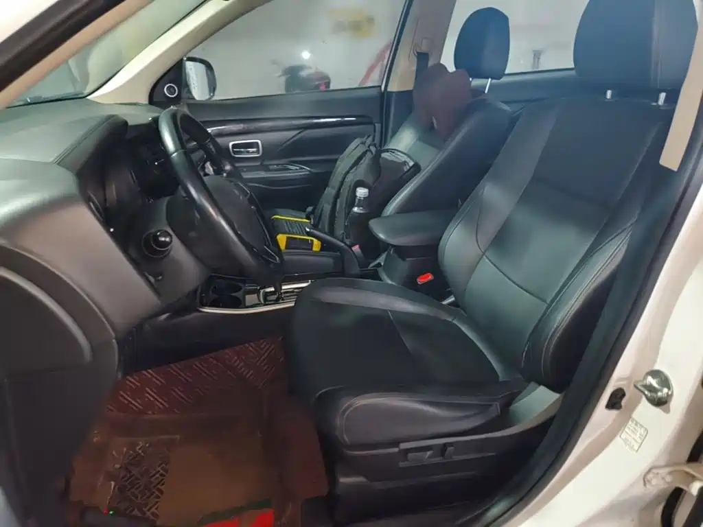 Mitsubishi Outlander — миниатюра 15